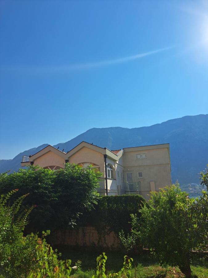 Apartments With Sea View In Prcanj Kotor Eksteriør billede